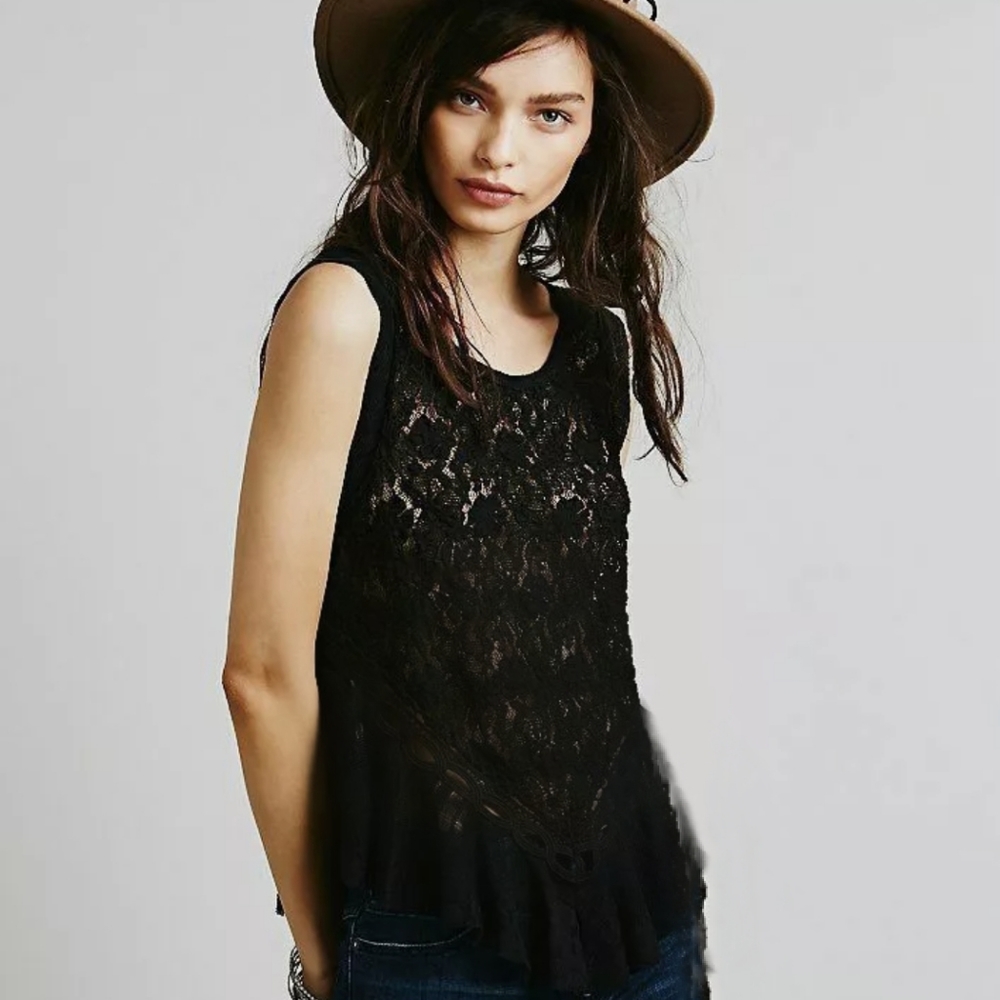Romeo & Juliet Sleeveless Lace Bib Front Top